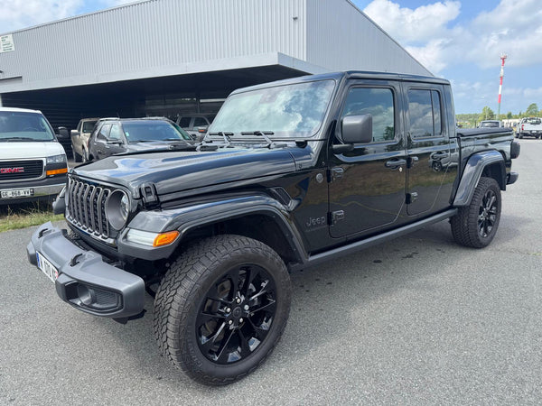 STOCK 142 - 2024 JEEP GLADIATOR NIGHT HAWK EDITION