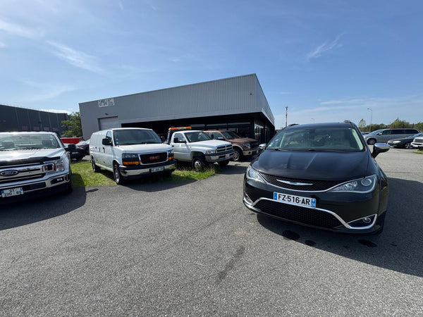 STOCK 147 - 2017 CHRYSLER PACIFICA LIMITED 7 PLACES