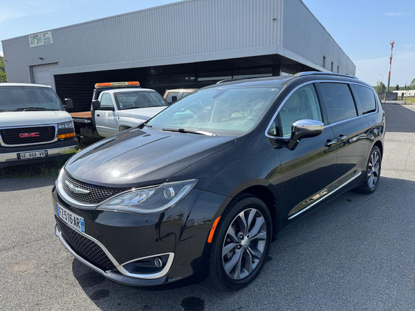 STOCK 147 - 2017 CHRYSLER PACIFICA LIMITED 7 PLACES