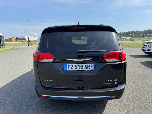 STOCK 147 - 2017 CHRYSLER PACIFICA LIMITED 7 PLACES