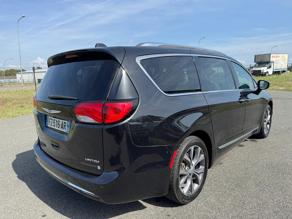STOCK 147 - 2017 CHRYSLER PACIFICA LIMITED 7 PLACES