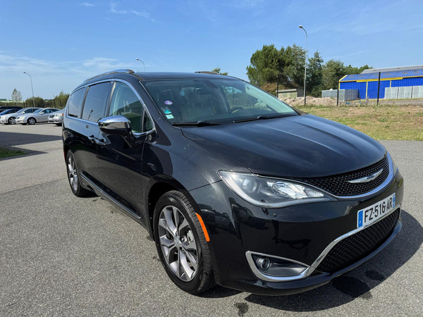 STOCK 147 - 2017 CHRYSLER PACIFICA LIMITED 7 PLACES