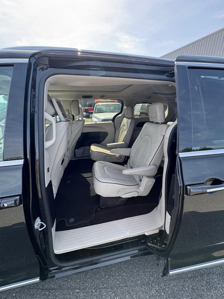 STOCK 147 - 2017 CHRYSLER PACIFICA LIMITED 7 PLACES