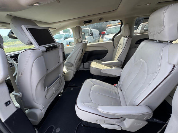 STOCK 147 - 2017 CHRYSLER PACIFICA LIMITED 7 PLACES