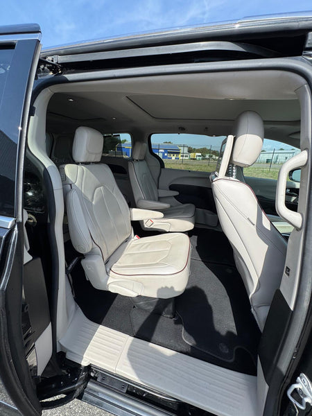 STOCK 147 - 2017 CHRYSLER PACIFICA LIMITED 7 PLACES