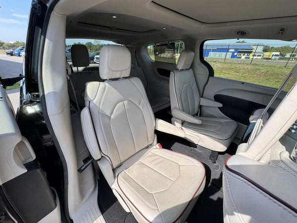 STOCK 147 - 2017 CHRYSLER PACIFICA LIMITED 7 PLACES