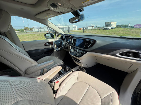STOCK 147 - 2017 CHRYSLER PACIFICA LIMITED 7 PLACES