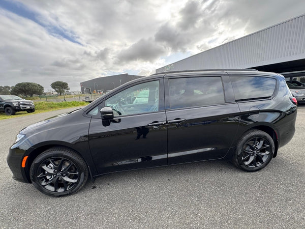 STOCK 151 - 2025 CHRYSLER PACIFICA LIMITED AWD