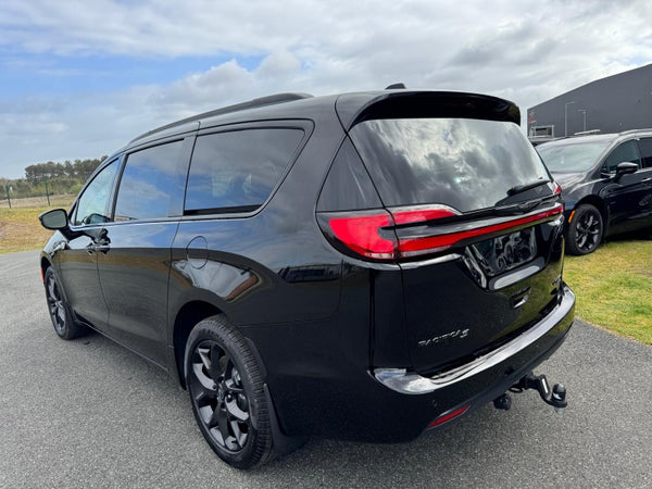 STOCK 151 - 2025 CHRYSLER PACIFICA LIMITED AWD
