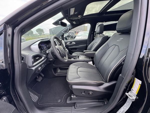 STOCK 151 - 2025 CHRYSLER PACIFICA LIMITED AWD
