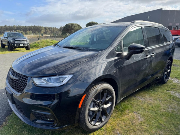 STOCK 151 - 2025 CHRYSLER PACIFICA LIMITED AWD