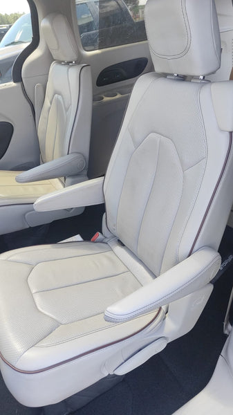 STOCK 147 - 2017 CHRYSLER PACIFICA LIMITED 7 PLACES